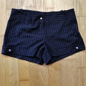 Rolled Cuff Button Tab Pinstripe Shorts M